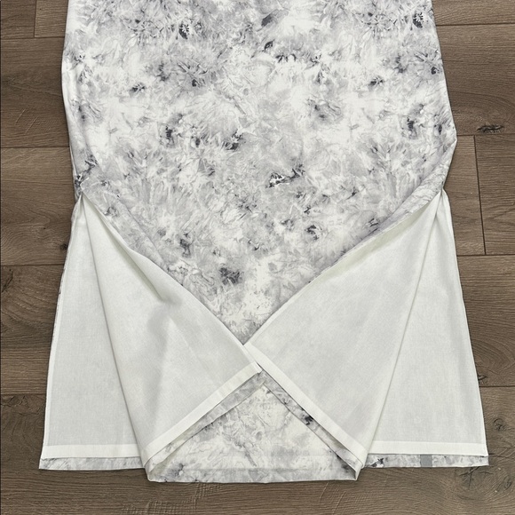 NWOT Lululemon V-Neck Midi Dress Aquila Rhino Grey Multi Size 14 - Picture 4 of 13